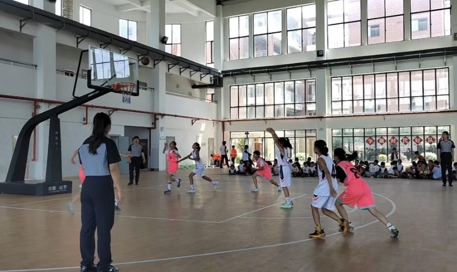 花山区中小学生篮球联赛：68场！燃爆校园
