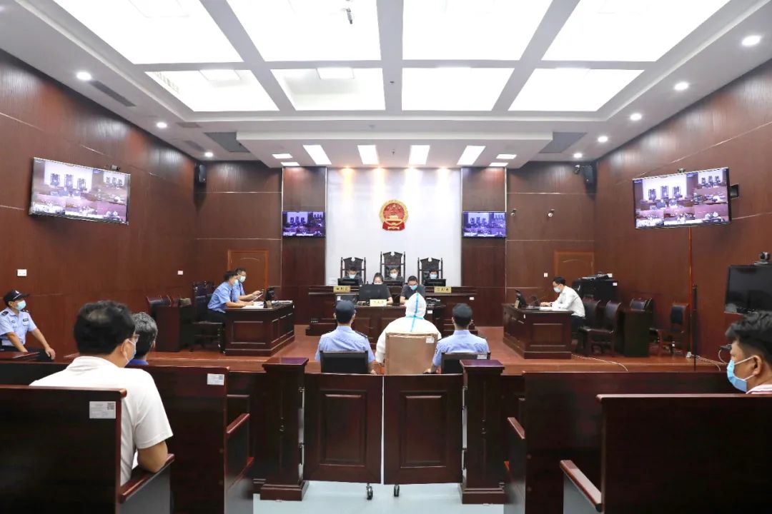淮北市中级人民法院一审开庭审理邓军受贿罪一案