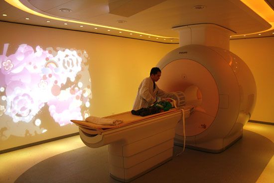 省立儿童医院:边看动画边做检查 打造童话般的核磁共振室